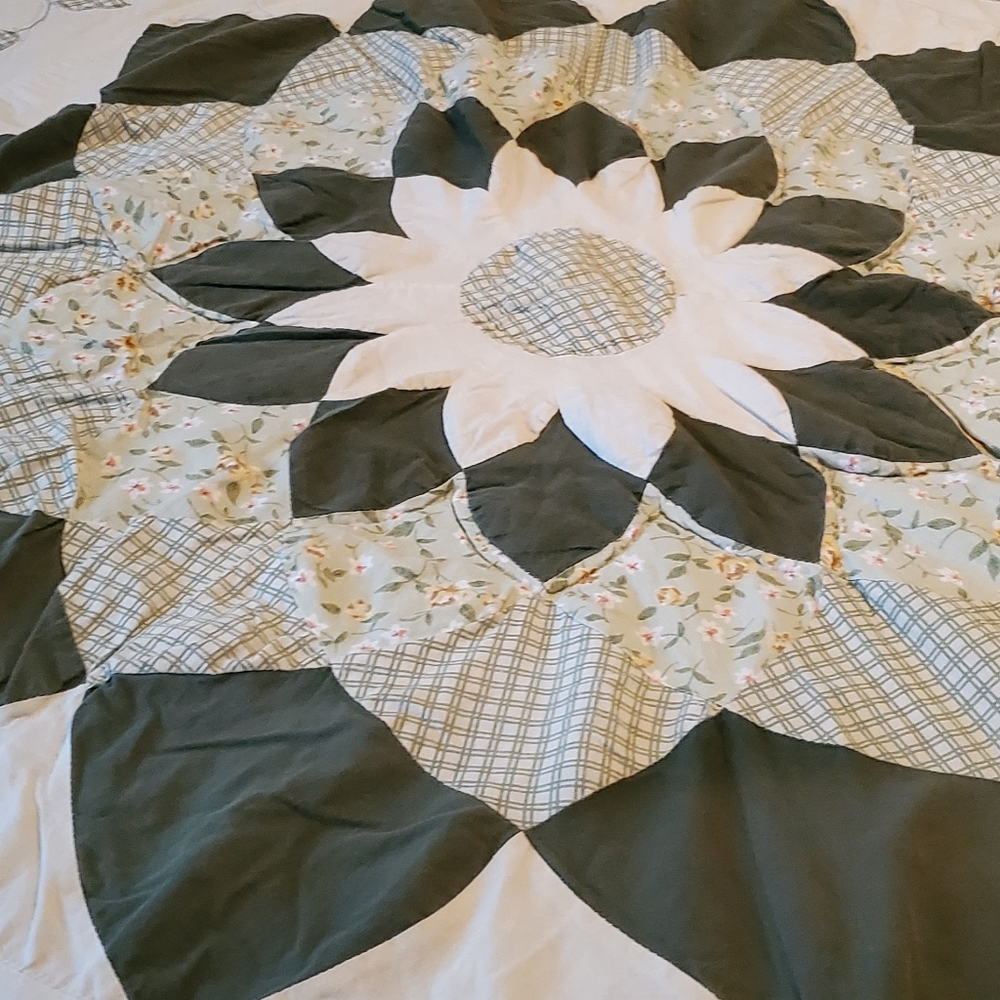 Comforter Set - Picture 4 of 5